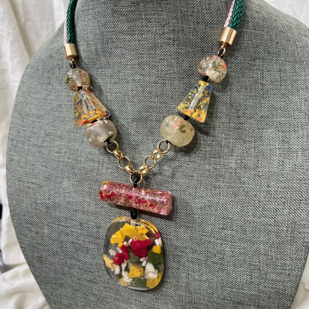 Fashion Jewelry Ladys Acrylic Necklace Mixed With Gold Plated Stainless☑️ - Picture 4 of 8